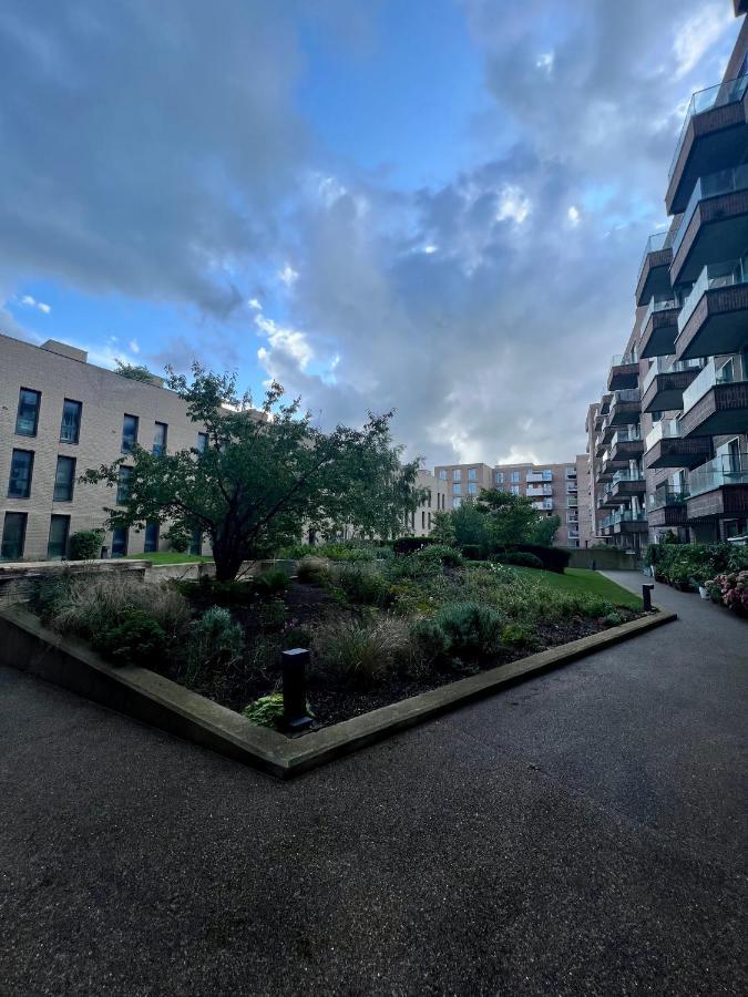 Cityscape Serenity: 10Th Floor Oasis Near City Airport, Excel & 02 Appartement Londen Buitenkant foto